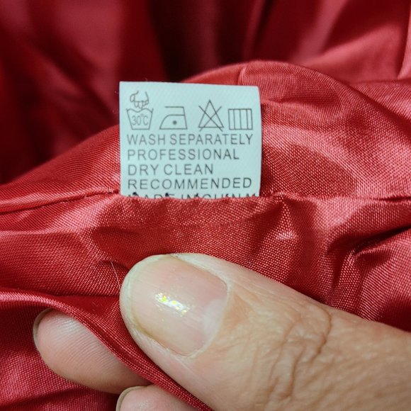 RED SHORT DOUBLEBREASTED TRENCH COAT. - Picture 4 of 7